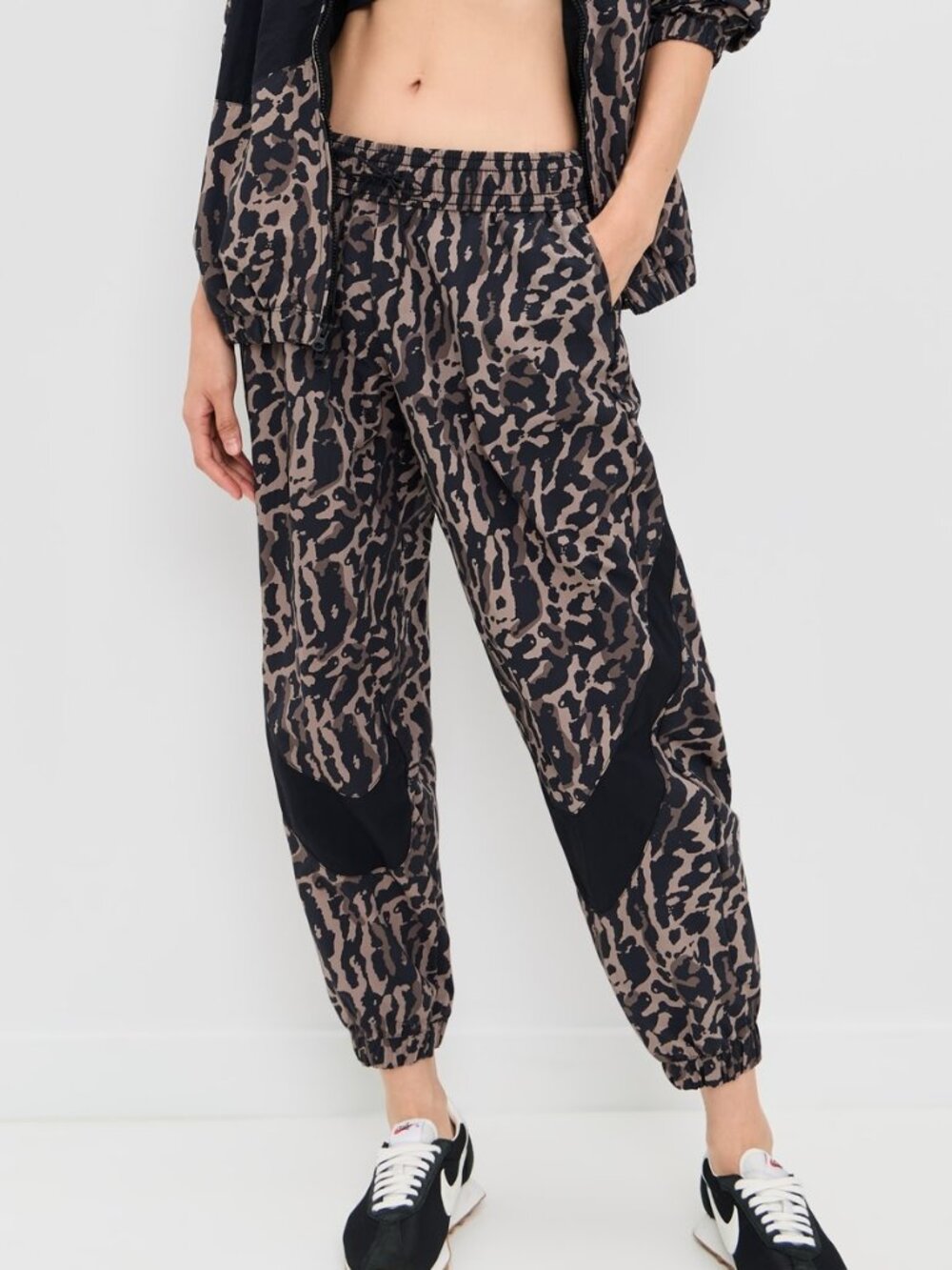 NWT Nike Trend Woven Pants Leopard Oversized M